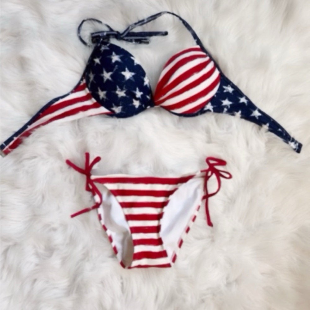 Sexy all American push-up bikini! Perfect for 4th July, summer sun! Never worn